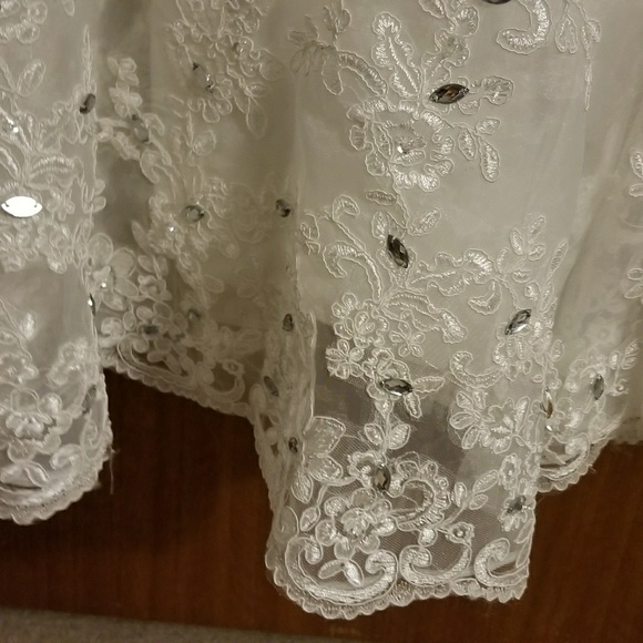 Wedding dress - Picture 3 of 6