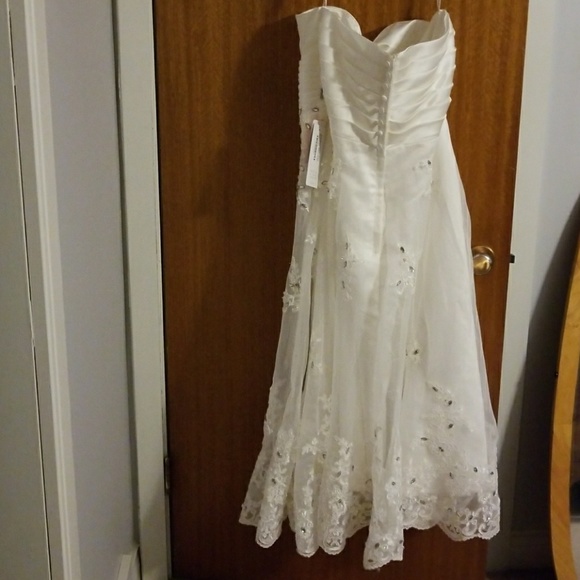 Wedding dress - Picture 5 of 6