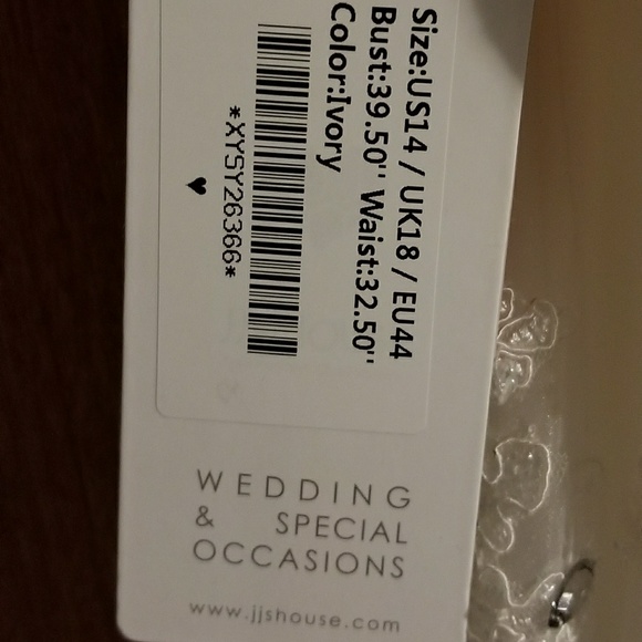 Wedding dress - Picture 6 of 6