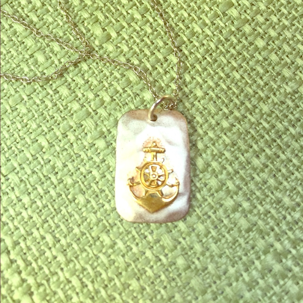 Beautiful anchor pendant necklace