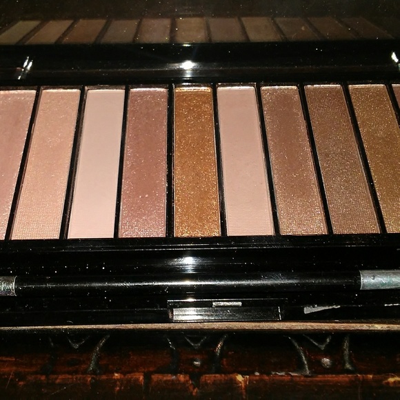 Iconic 3 Eyeshadow Palette - Picture 2 of 2