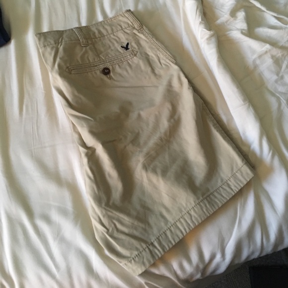 Cream color MEN shorts - Picture 2 of 3
