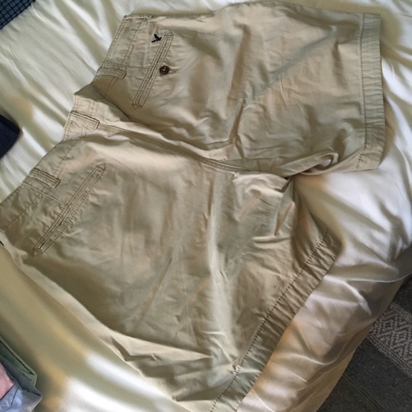 Cream color MEN shorts - Picture 3 of 3