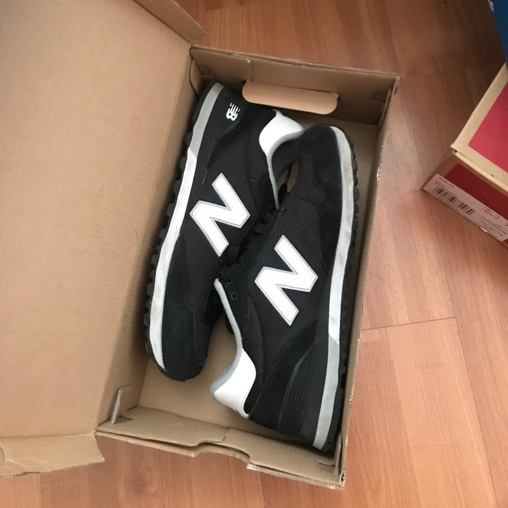 Black new balance shoes