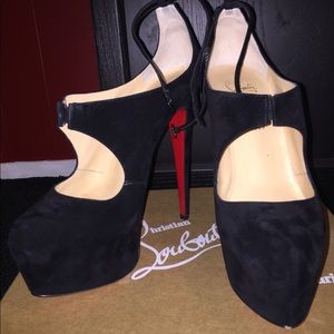 Only worn twice! Such a beautiful shoe!