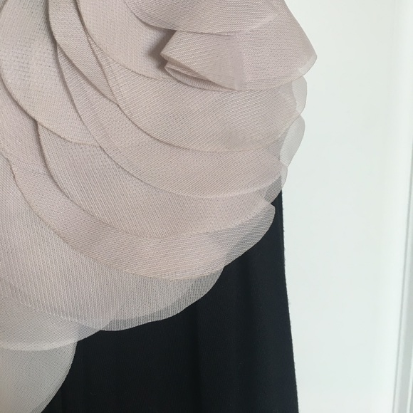 Black tank with beige mesh accent - Picture 2 of 2