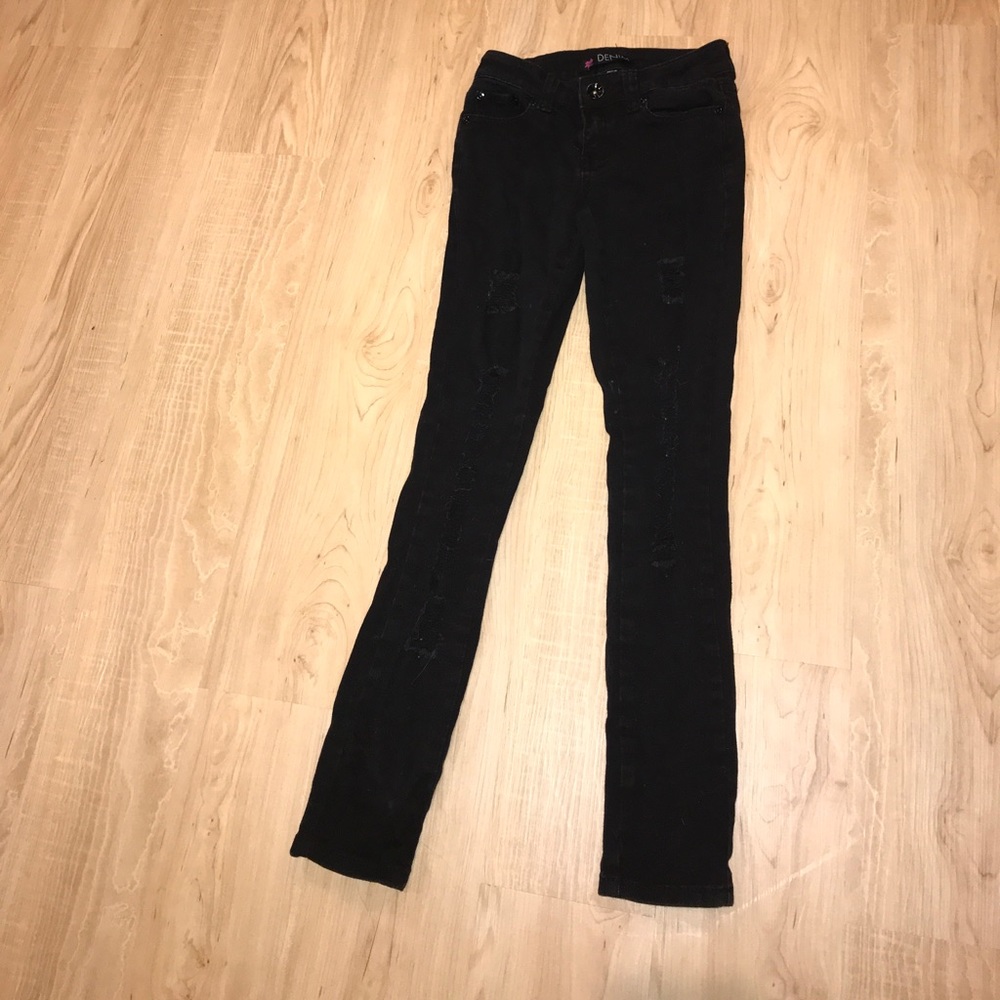 Black denim ripped skinny jeans.