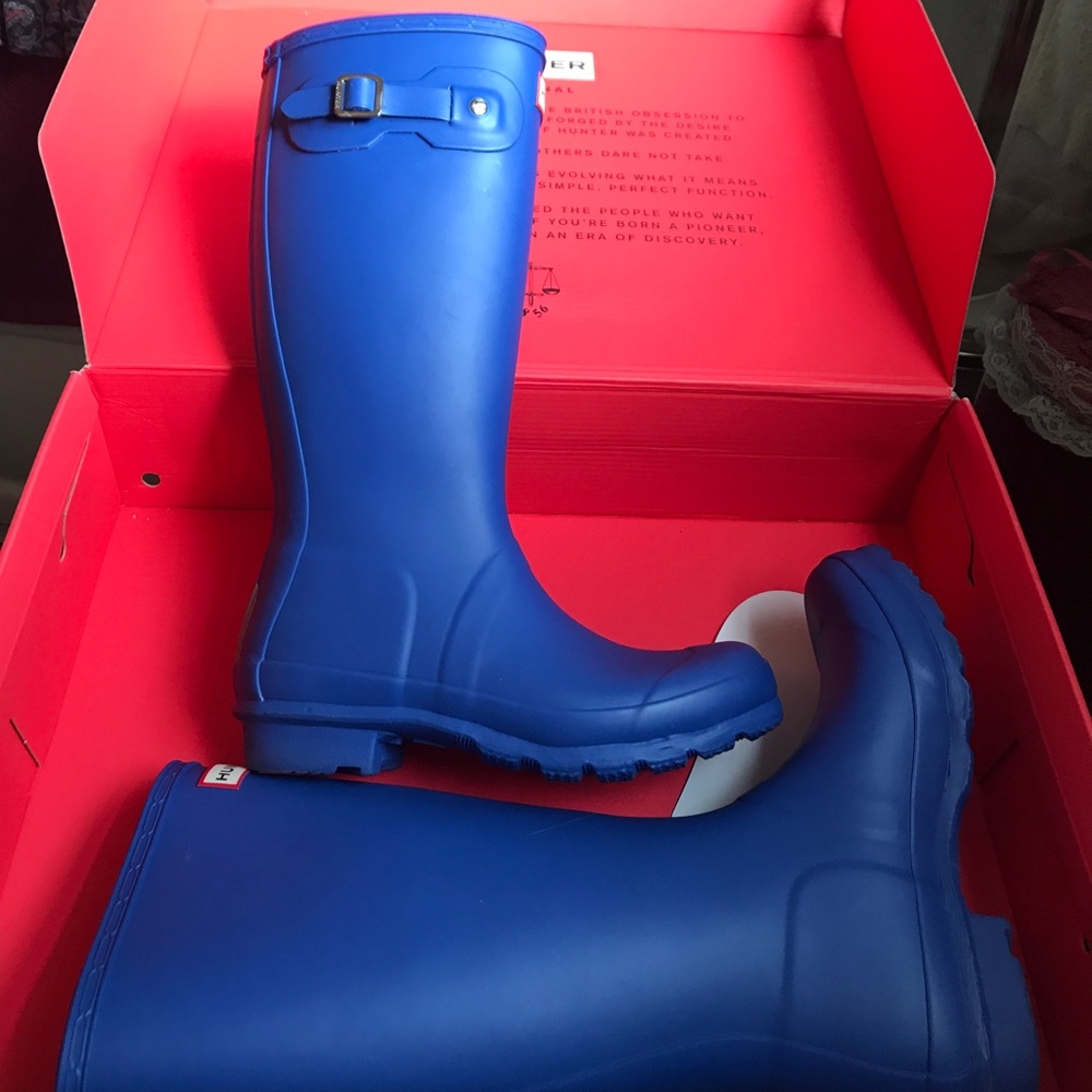 Tall hunter boots cobalt.