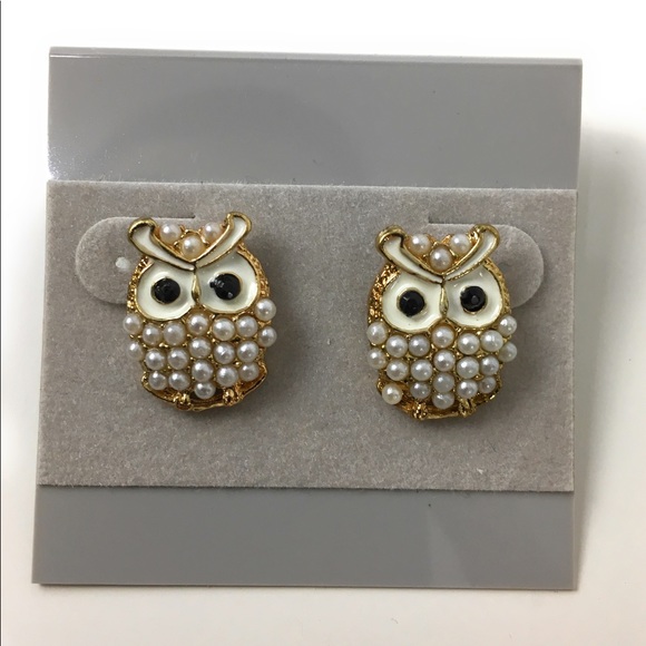 Jewelry - White faux pearl stud earrings