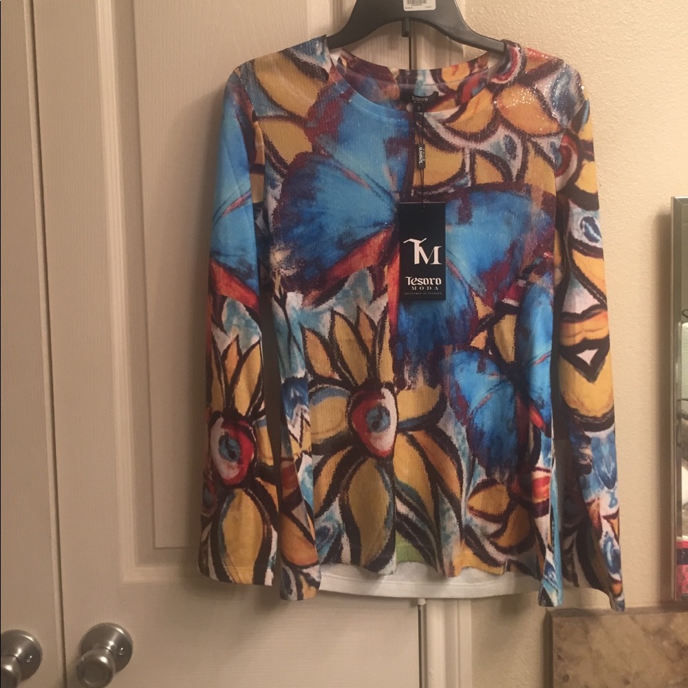 Long sleeved Tesoro Moda shirt