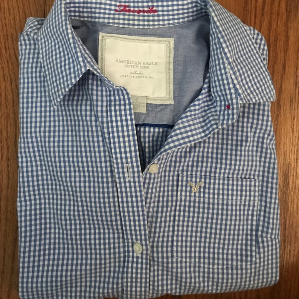 ⭐️Blue gingham button up.