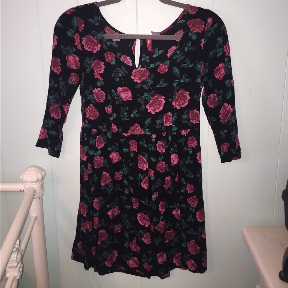 BLACK WITH PINK ROSES FLORAL PRINT SHIFT DRESS