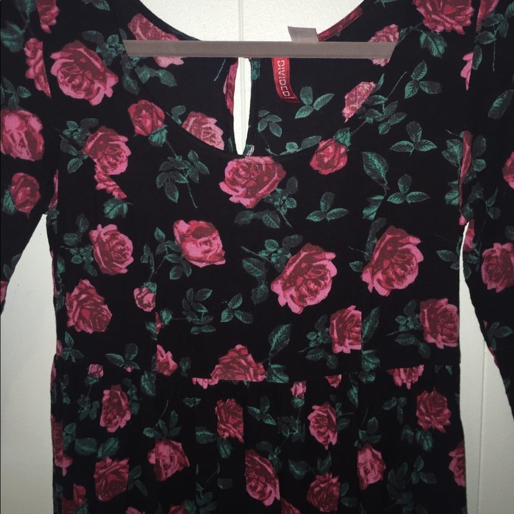 BLACK WITH PINK ROSES FLORAL PRINT SHIFT DRESS - Picture 2 of 3