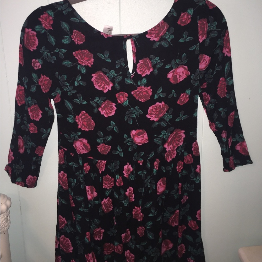 BLACK WITH PINK ROSES FLORAL PRINT SHIFT DRESS - Picture 3 of 3