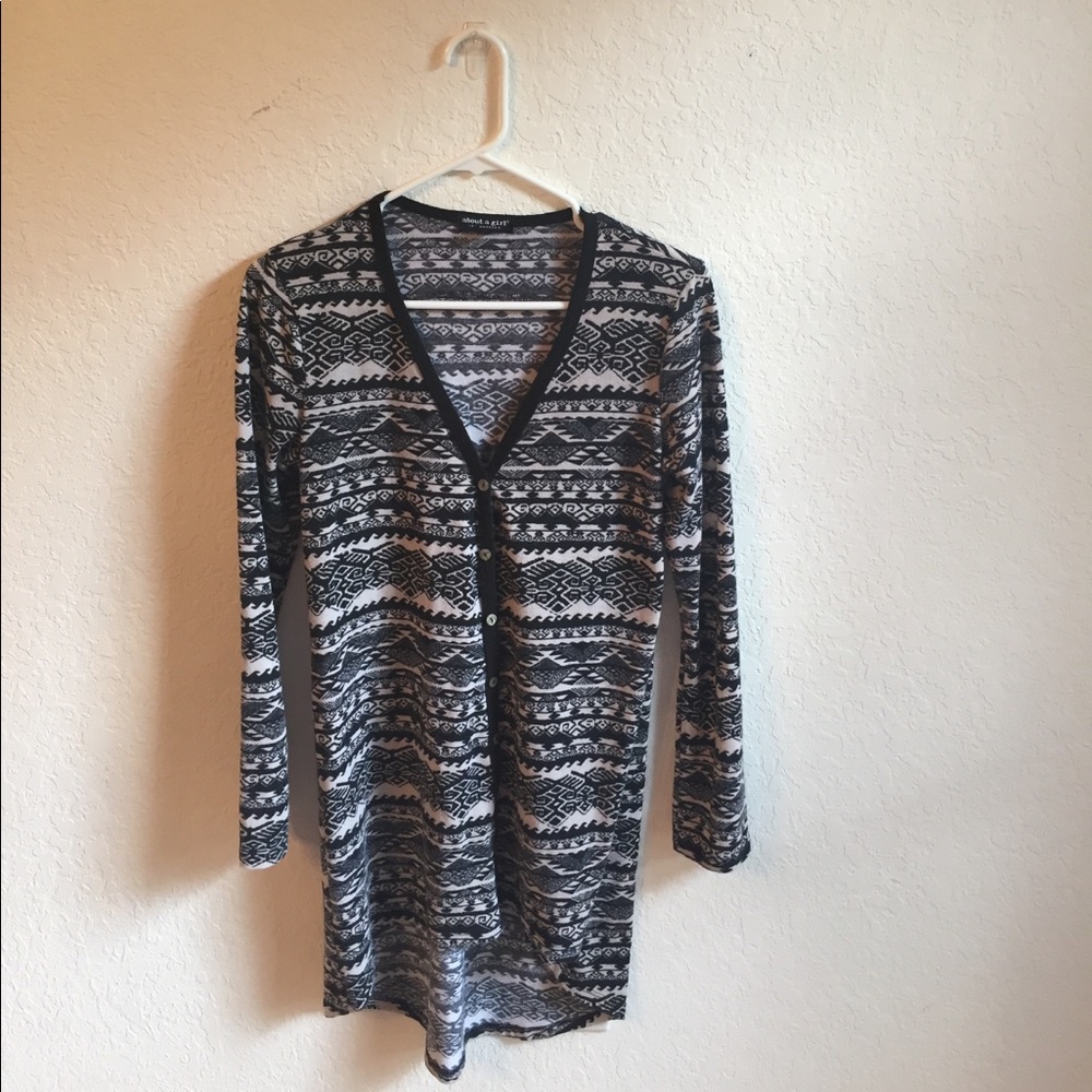About a girl Los Angeles!! Black & White cardigan