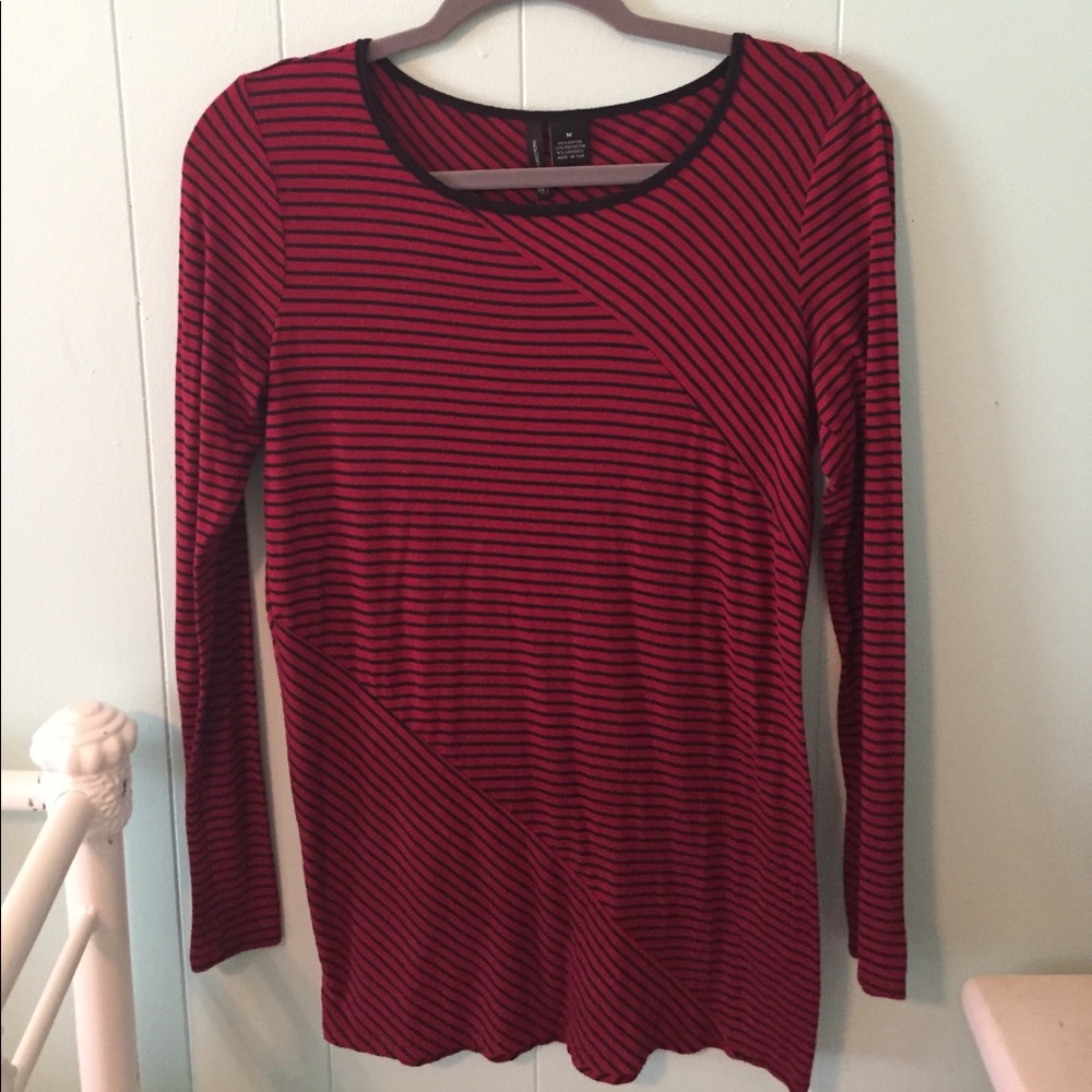 OVERSIZED SOFT RED/BLACK LKNG SLEEVE TOP