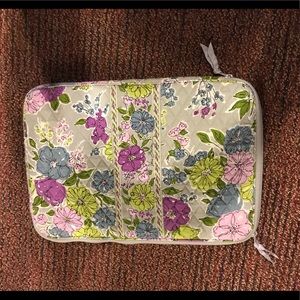 Vera bradley laptop sleeve 17'