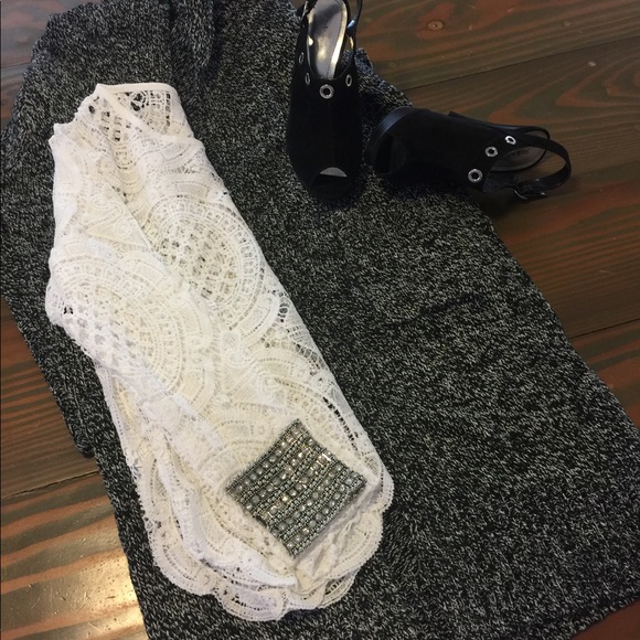 Stunning White Lace Top - Picture 2 of 6