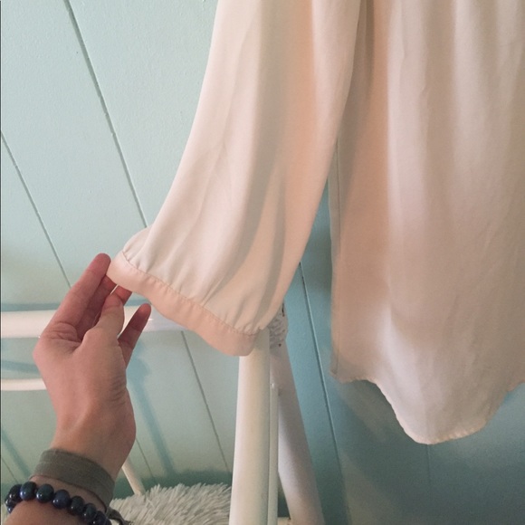 SUPER CUTE CREAM LACE EMBELLISHED MID SLEEVE TOP - Picture 3 of 4