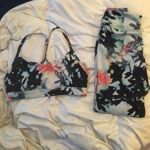 Matching set; sports bra & leggings