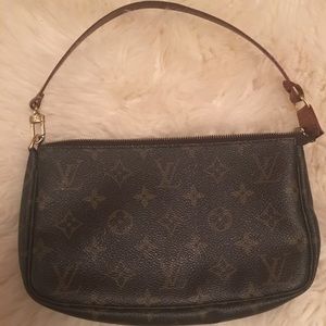 Flash Sale‼️ Auth Louis Vuitton Pochette