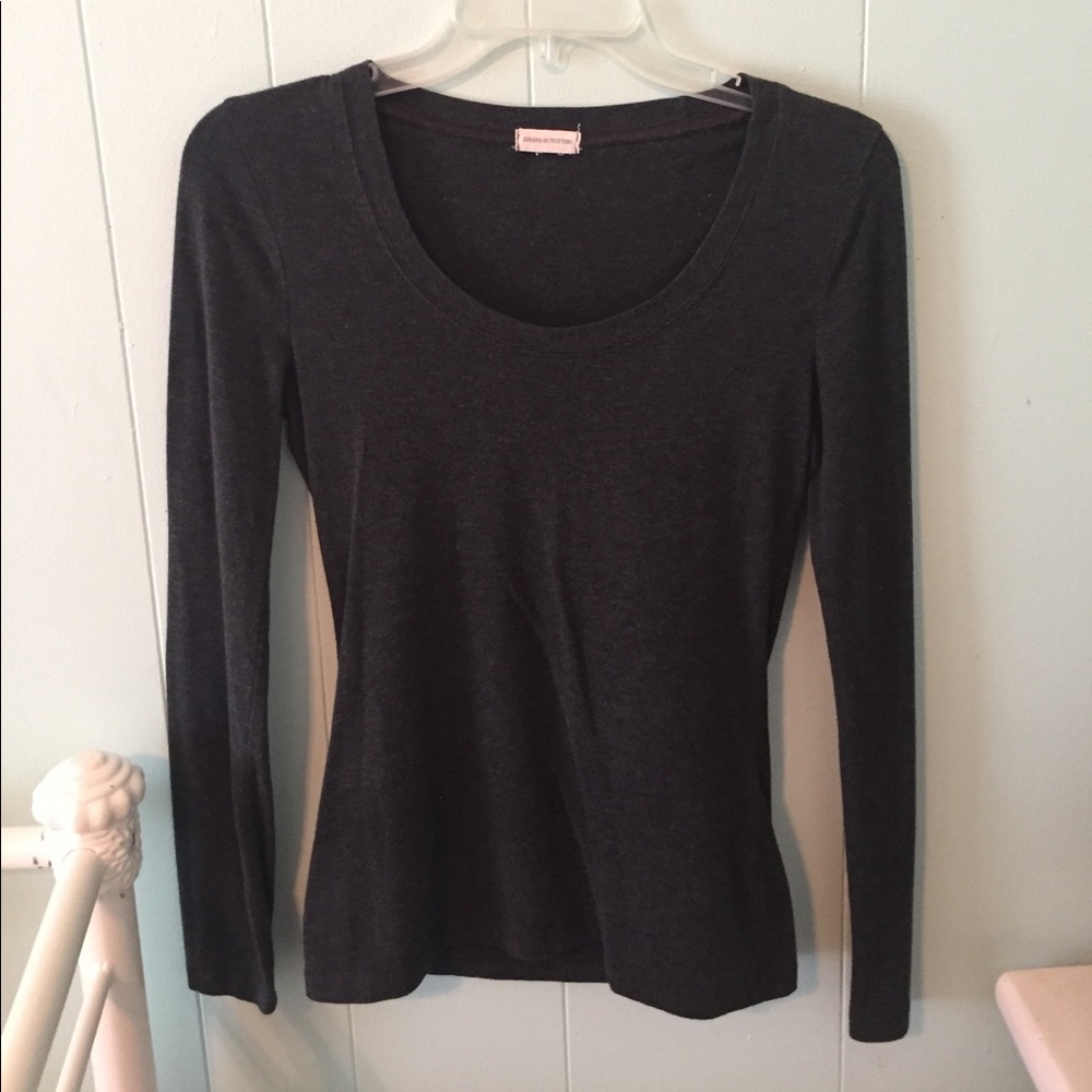 Basic fitted gray long sleeve top! XS-S