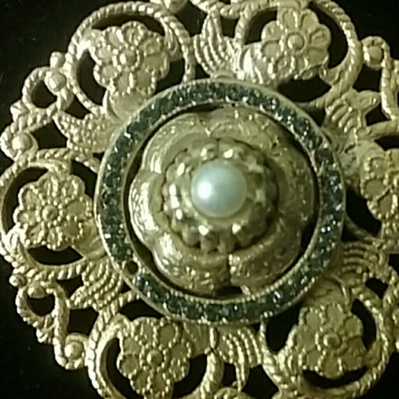 Earings - Picture 3 of 3