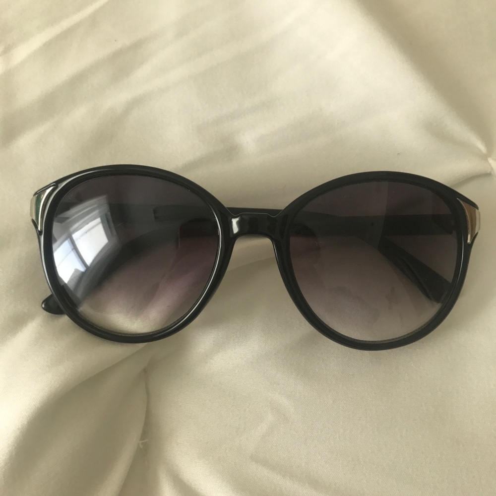 black sunglasses