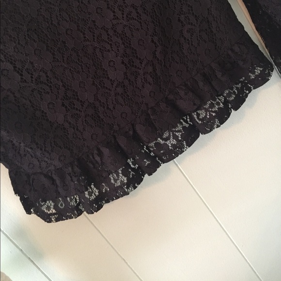 BLACK LACE SHEER BACK RUFFLE BOTTOM LONG SLEEVE - Picture 3 of 4