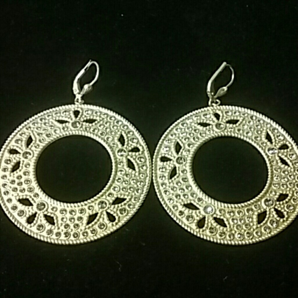 Earings - Picture 2 of 3