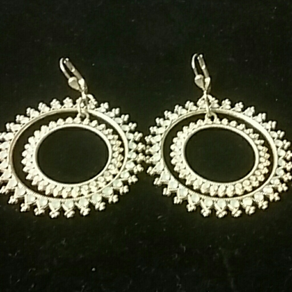 Earings - Picture 2 of 3