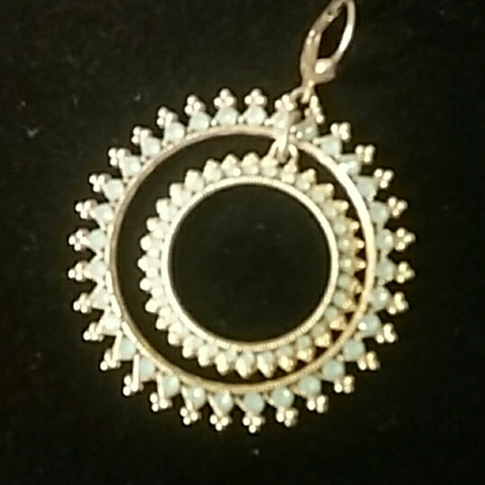 Earings - Picture 3 of 3