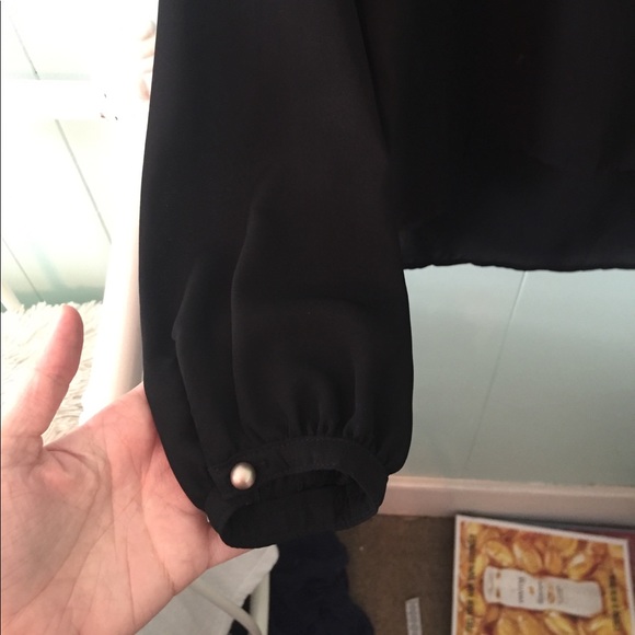 LONG SLEEVE LOOSE BLACK BLOUSE W/ CREAM EMBELLISH - Picture 2 of 4