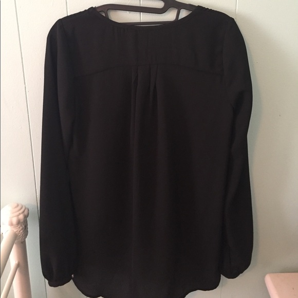 LONG SLEEVE LOOSE BLACK BLOUSE W/ CREAM EMBELLISH - Picture 4 of 4