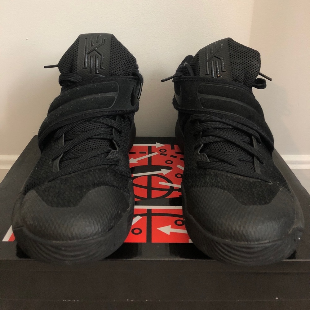 Kyrie 2 Triple Black