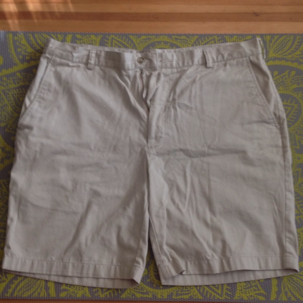 Jos A Bank Men's Khaki Shorts. Size 40
