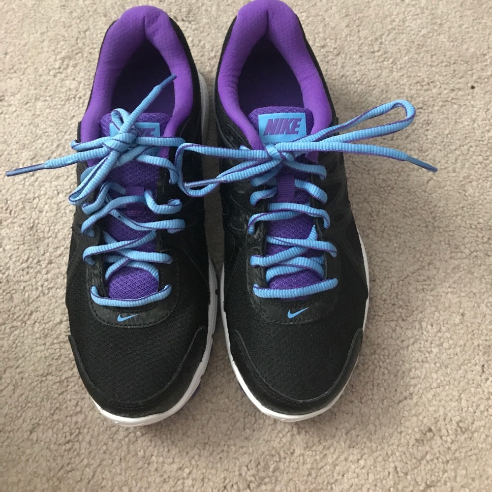 Never worn black/purple/blue Nike size 7 sneakers