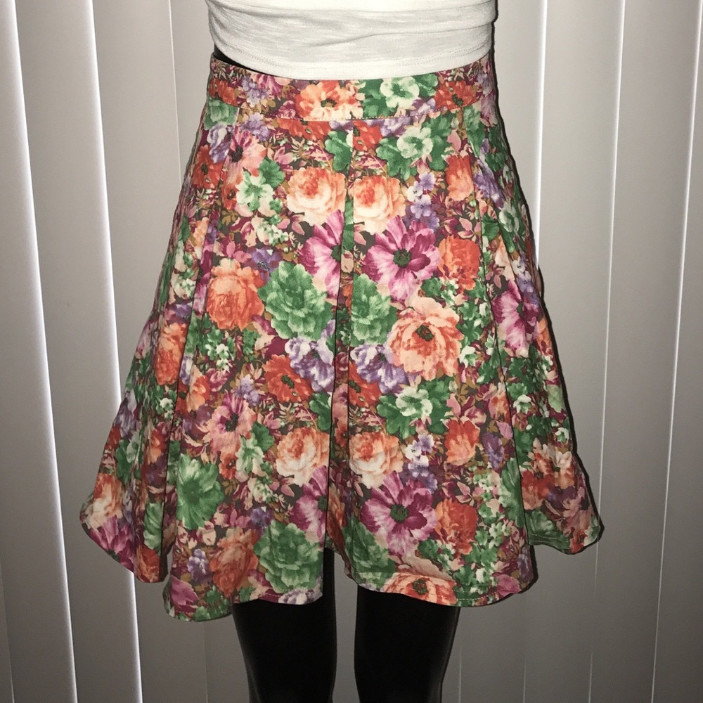 Lush Floral Print Mini Skirt with Pleats