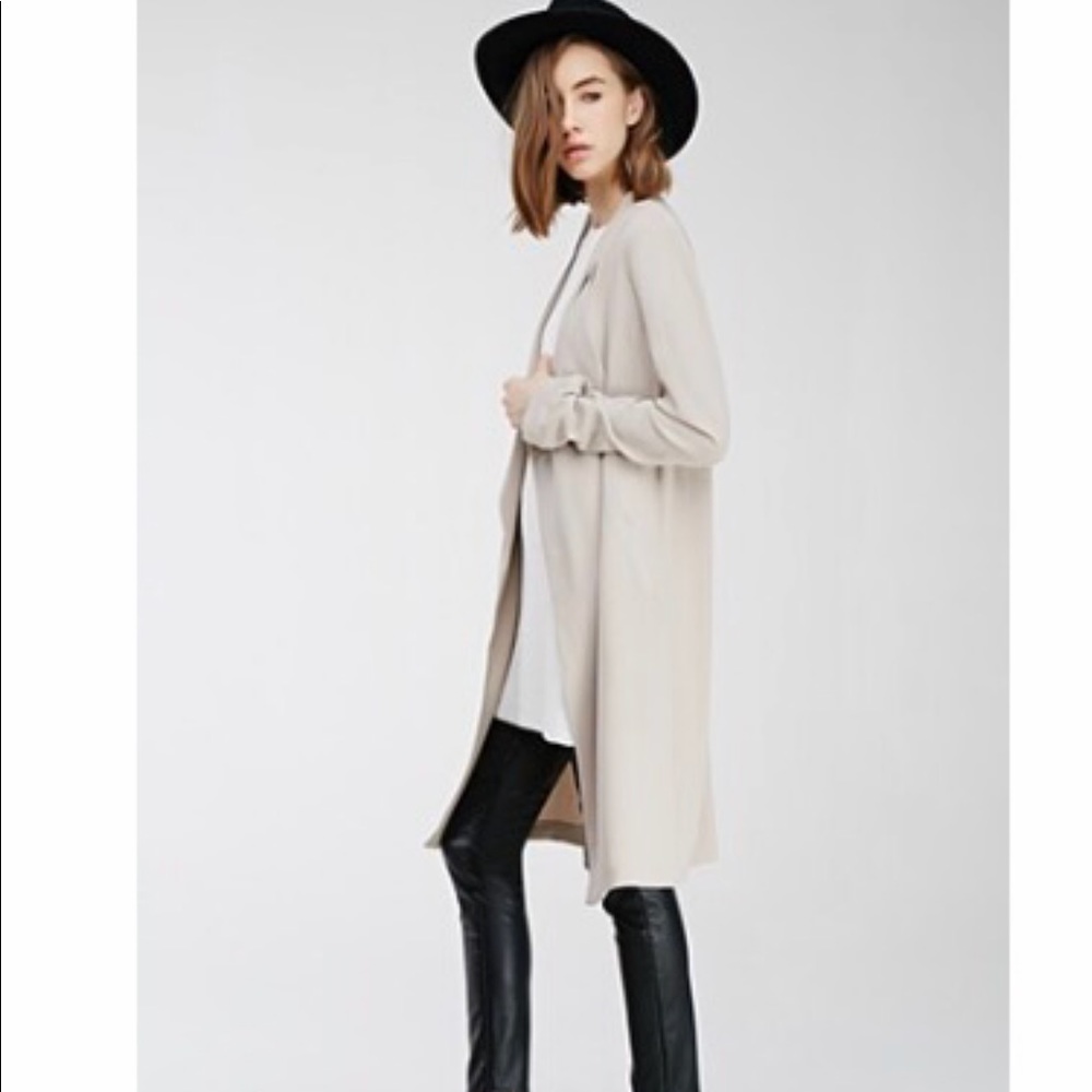 🆕 D-Ring collar taupe coat. Size medium