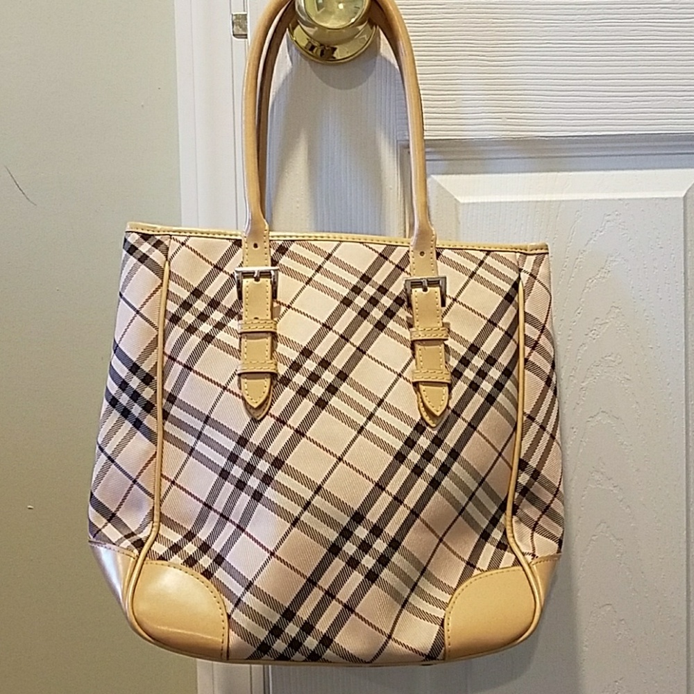 Burberry purse