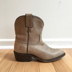 Frye Billy Shortie in Grey/Taupe size 5.5