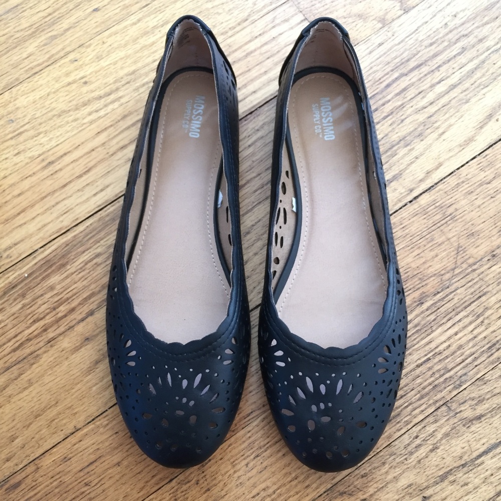 Ballet Flats with Cutout Design in Black