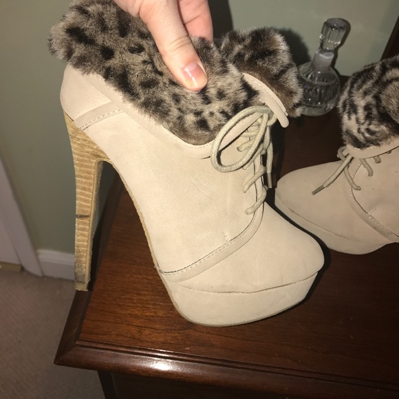 Colin Stuart leopard fur platform boots - Picture 3 of 3