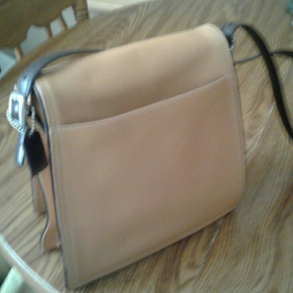 Coach Caramel-colored Leather crossbody handbag - Picture 2 of 5
