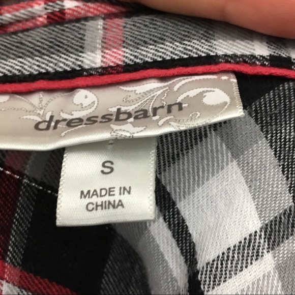 ✅SOLD✅Black & Red Flannel Button Down Shirt - Picture 5 of 5