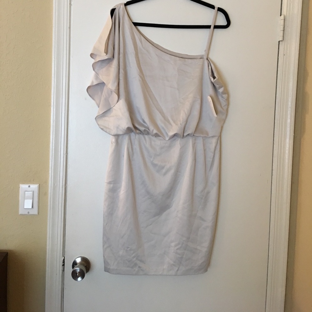 Silver one shoulder out cute dress.