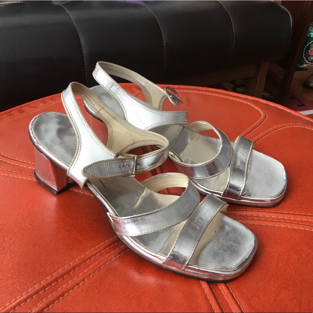 Vintage | (The Cutest) Silver Heeled Sandal