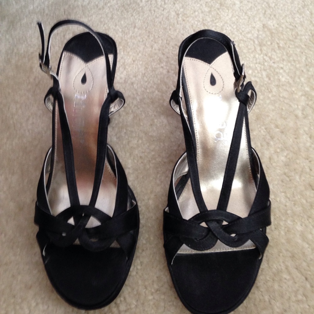 Mudd satin dress sandals size 7.5