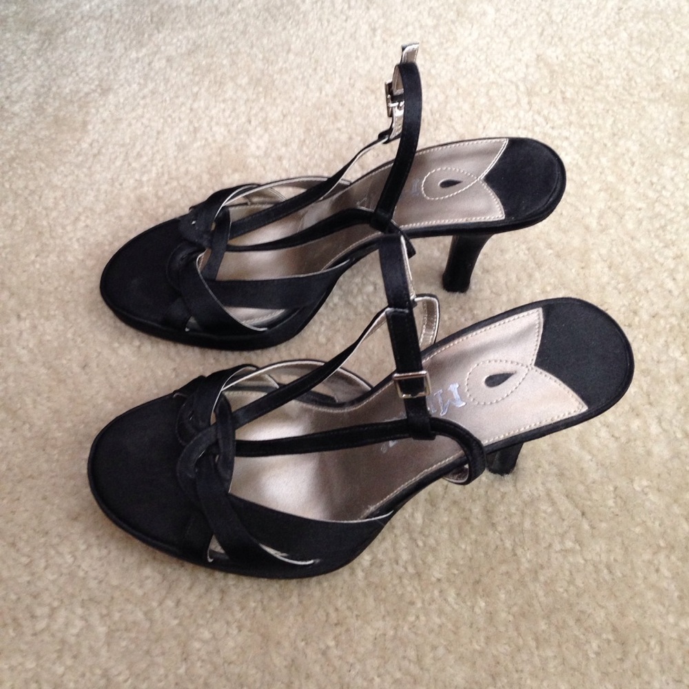 Mudd satin dress sandals size 7.5 - Picture 2 of 5
