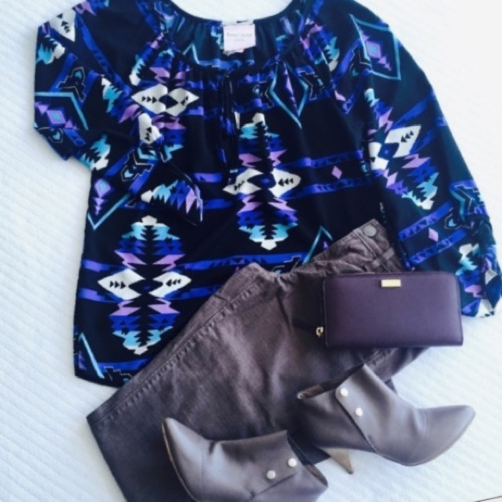 Romeo & Juliet Couture Printed Keyhole Blouse